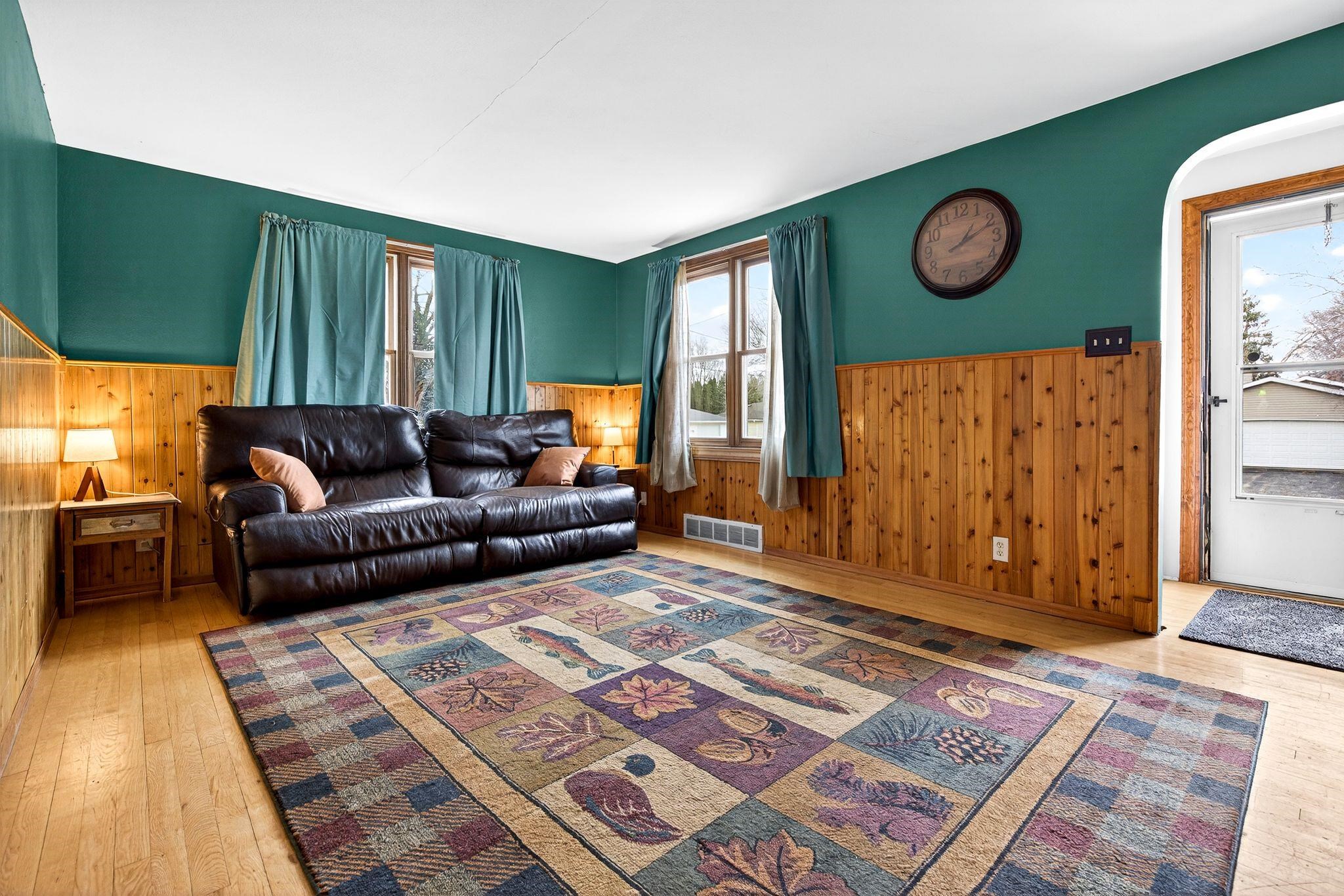 936 Lincoln Street Menasha, WI 54952 - Photo 3 of 41