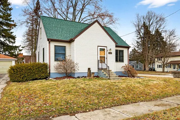 $249,929 | 936 Lincoln Street, Menasha, WI 54952