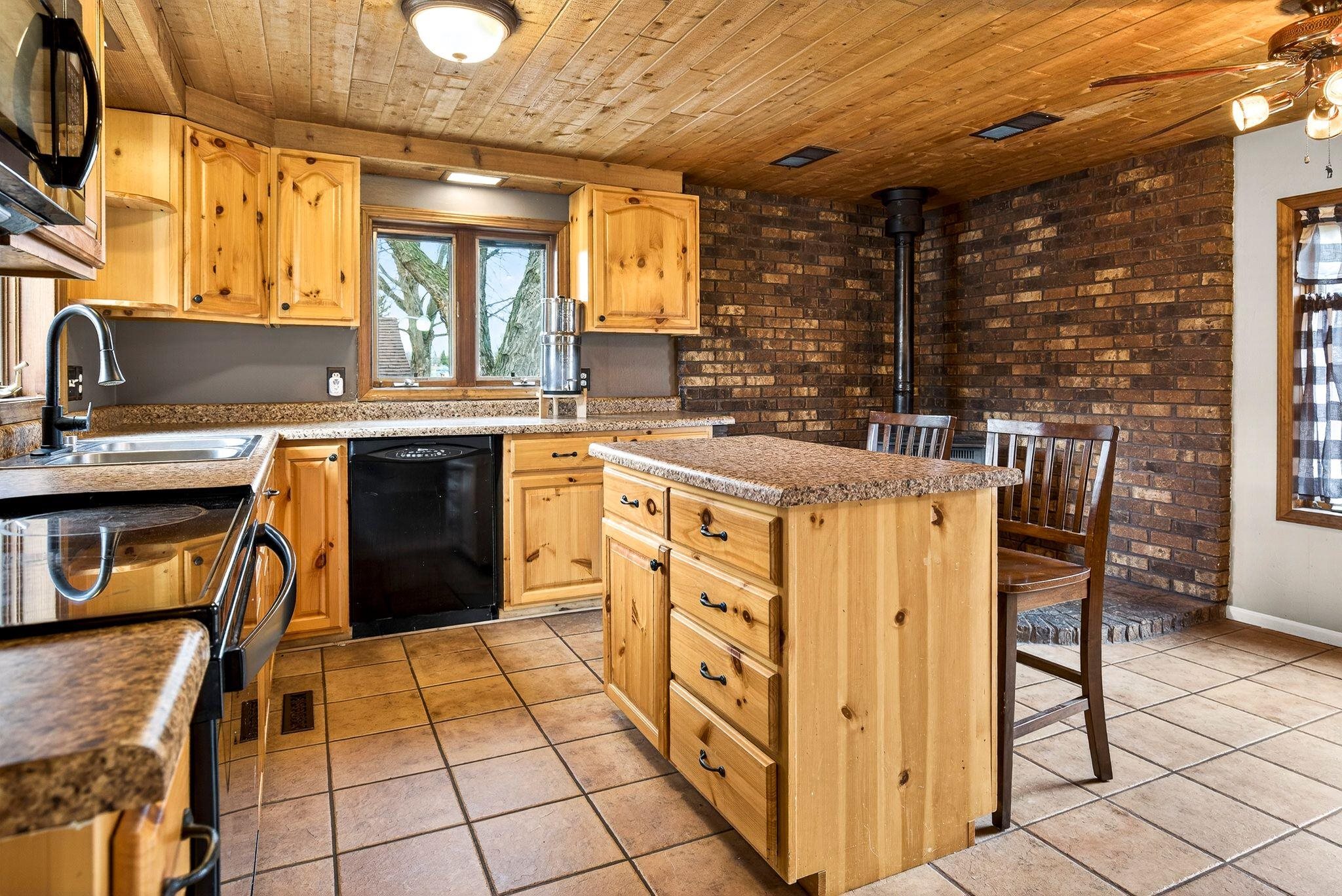 936 Lincoln Street Menasha, WI 54952 - Photo 10 of 41