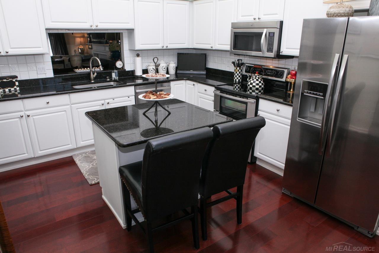 1385 Copper Circle Rochester, MI 48306 - Photo 7 of 47 31392812-6.JPG