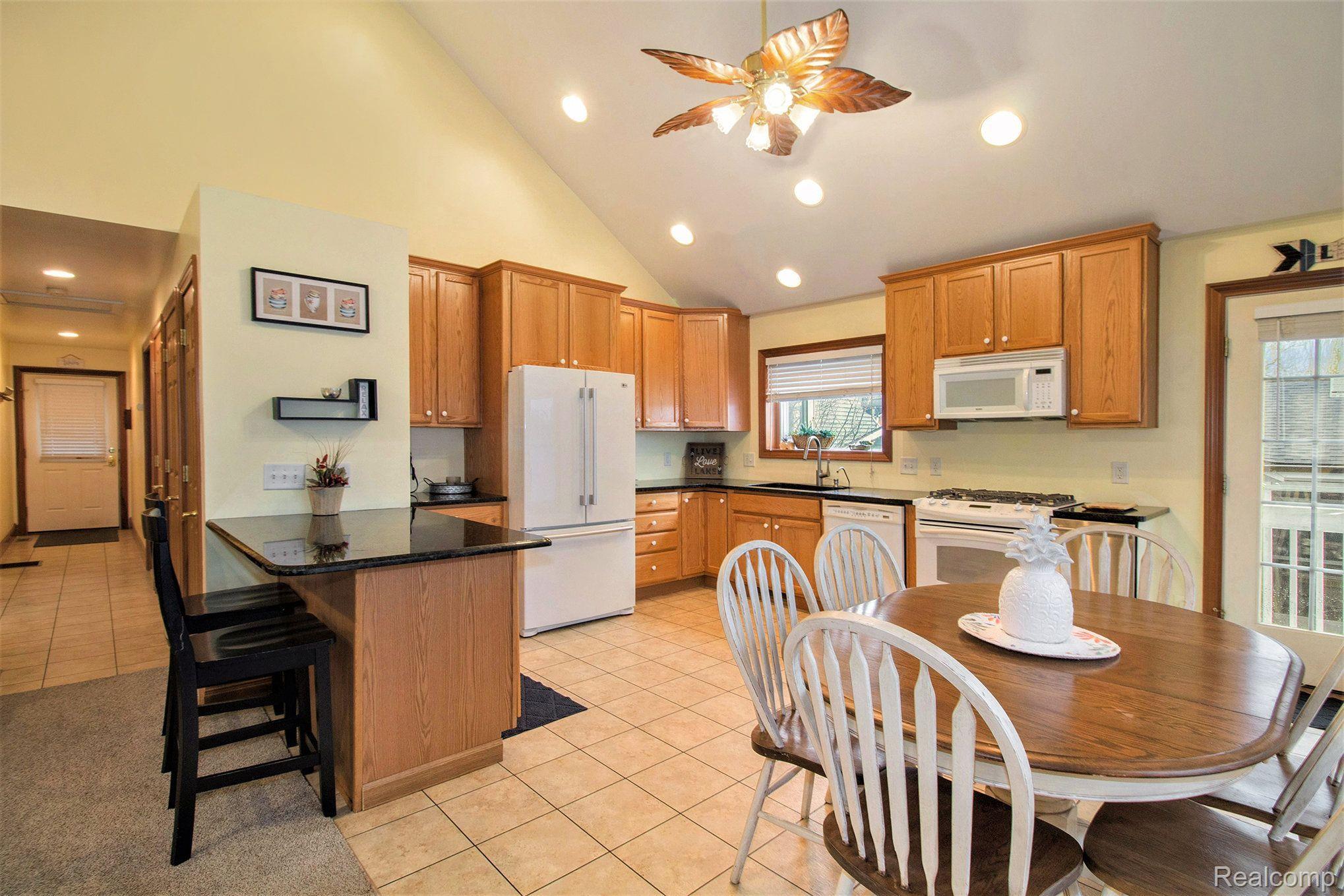 1697 Triangle Lake Road Howell, MI 48843 - Photo 7 of 25 Gallery Image 7