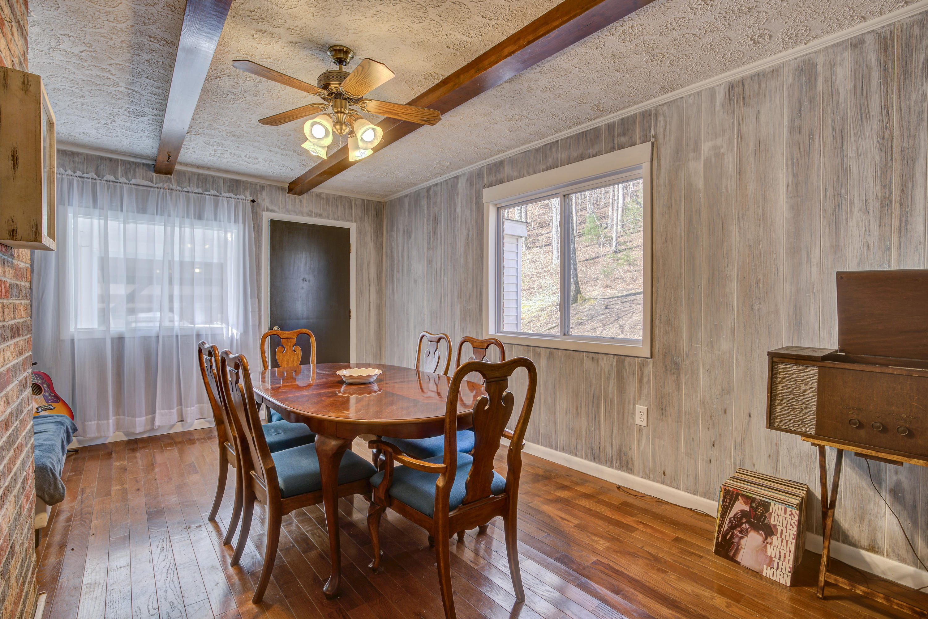 274 Escape Mountain Road Hampton, TN 37658 - Photo 14 of 50 Dining room
