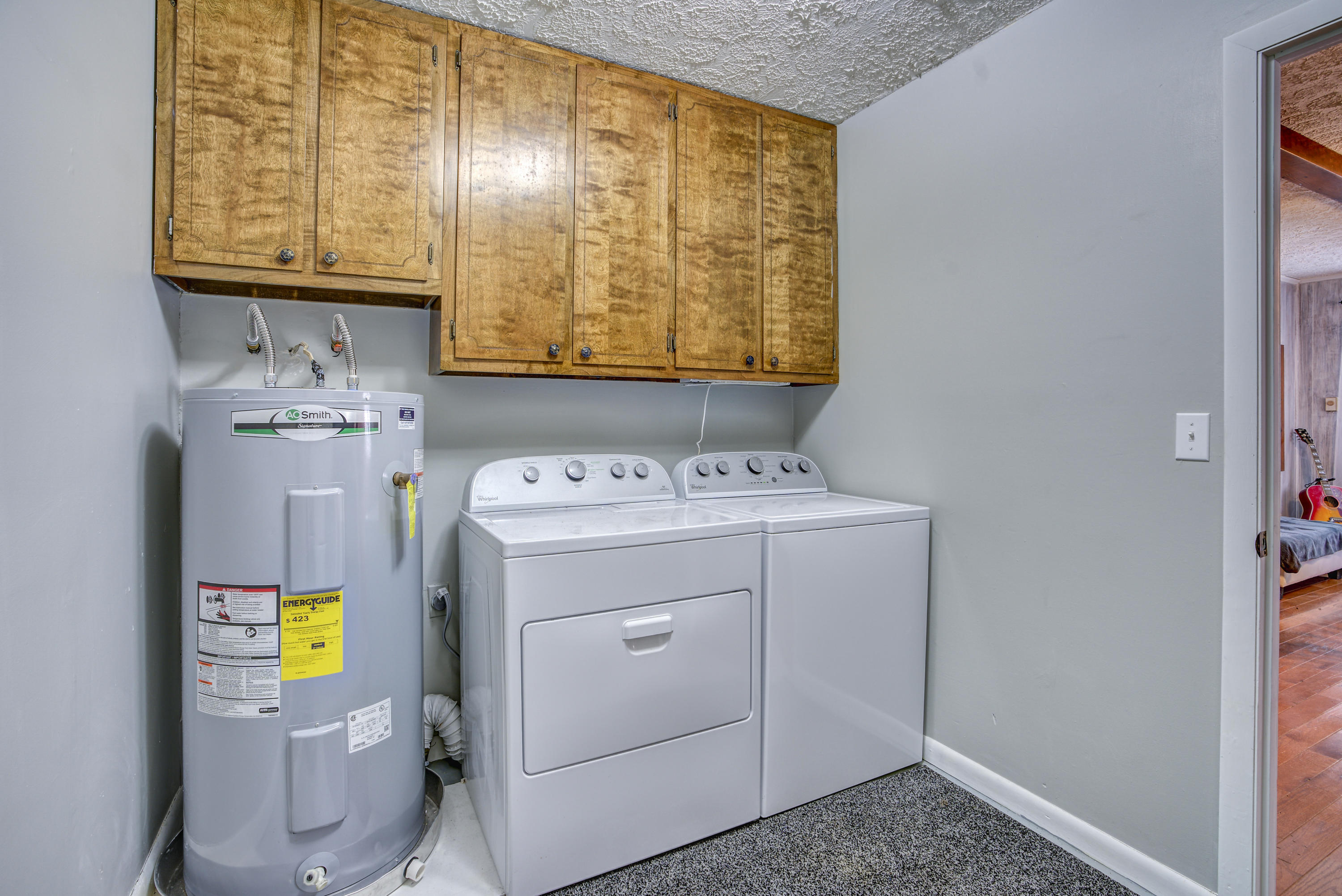 274 Escape Mountain Road Hampton, TN 37658 - Photo 18 of 50 Laundry room