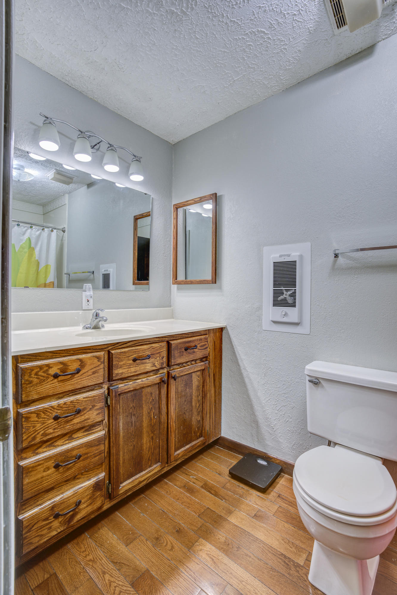 274 Escape Mountain Road Hampton, TN 37658 - Photo 21 of 50 Main bathroom