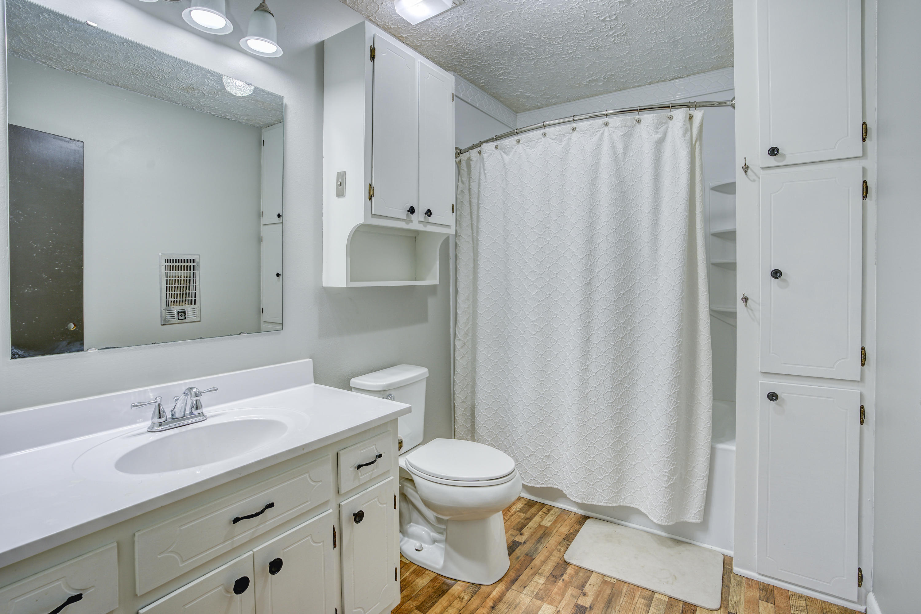 274 Escape Mountain Road Hampton, TN 37658 - Photo 29 of 50 Master bathroom