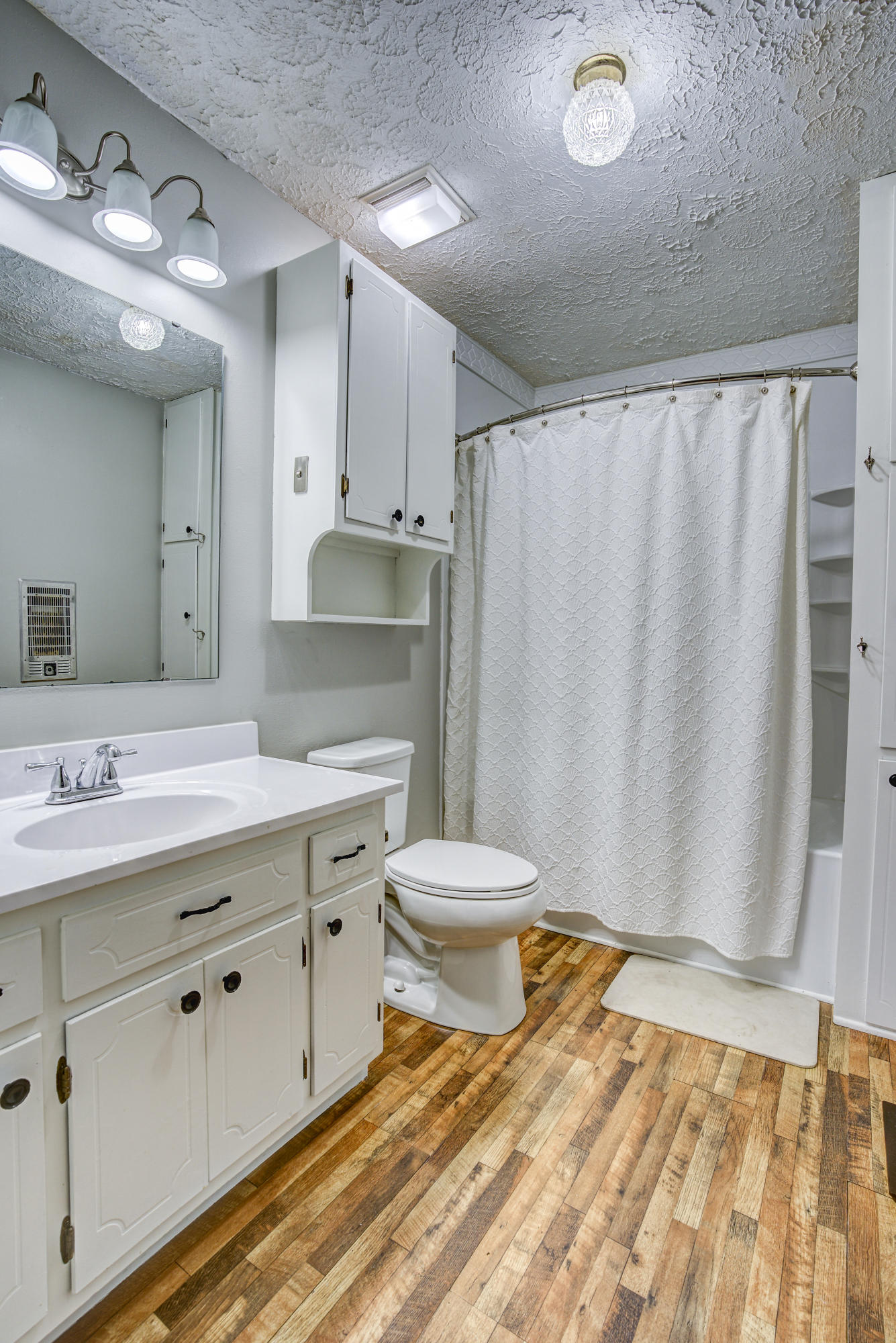 274 Escape Mountain Road Hampton, TN 37658 - Photo 30 of 50 Master bathroom
