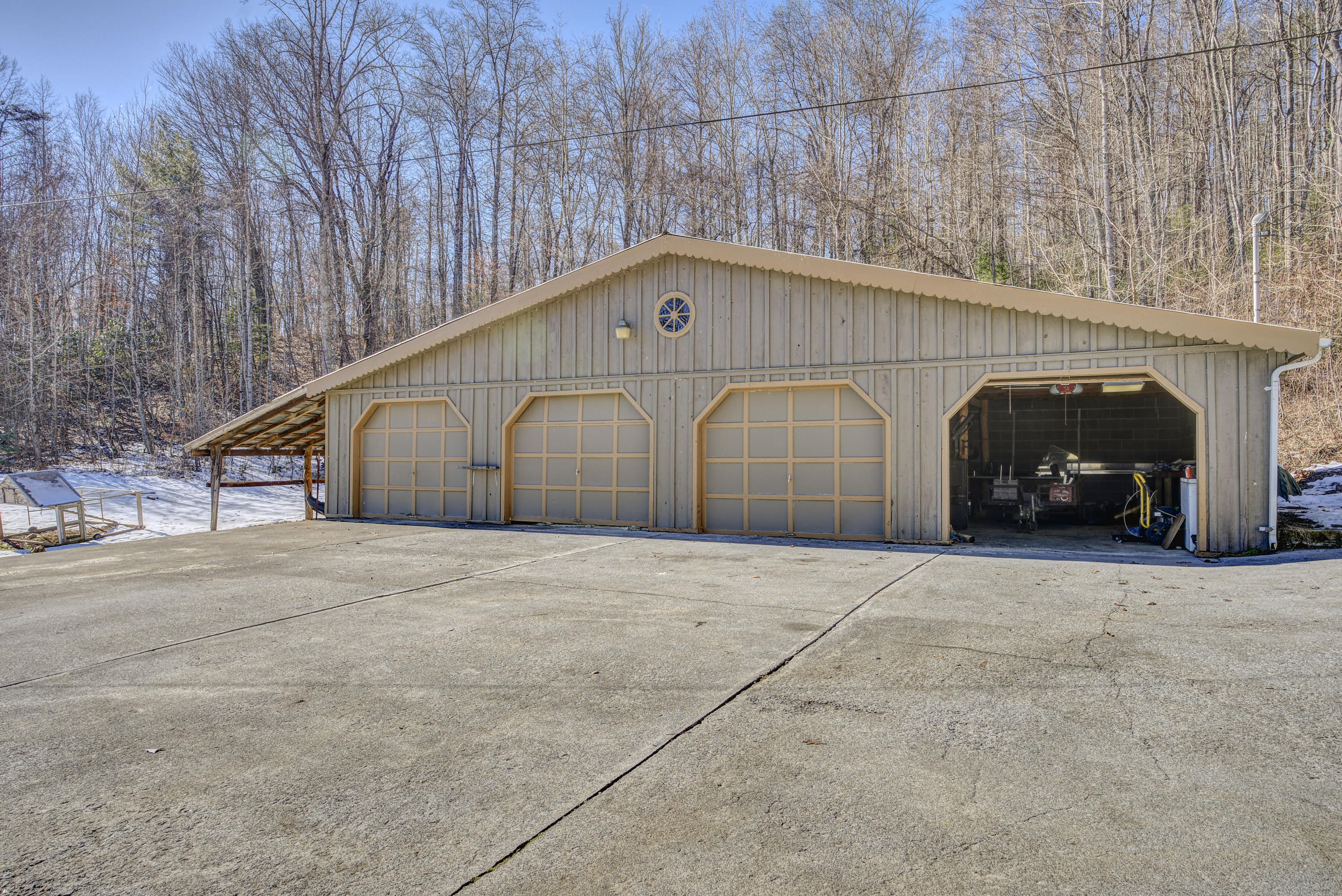 274 Escape Mountain Road Hampton, TN 37658 - Photo 3 of 50 Garage