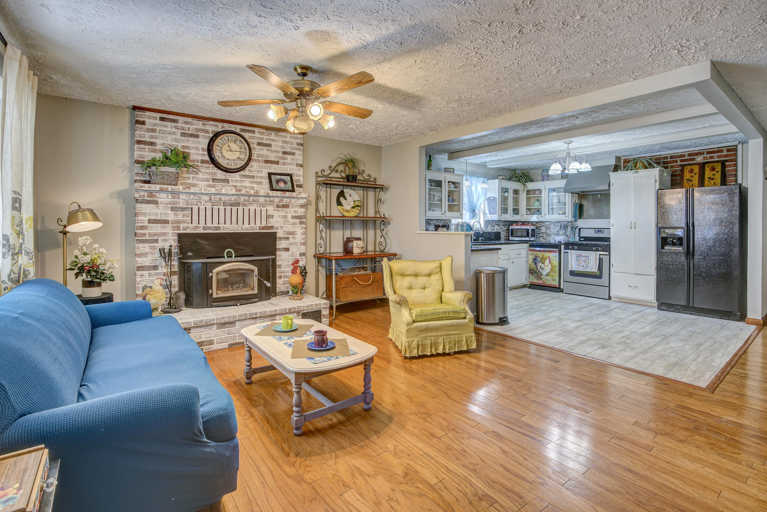 274 Escape Mountain Road Hampton, TN 37658 - Photo 7 of 50 Living room