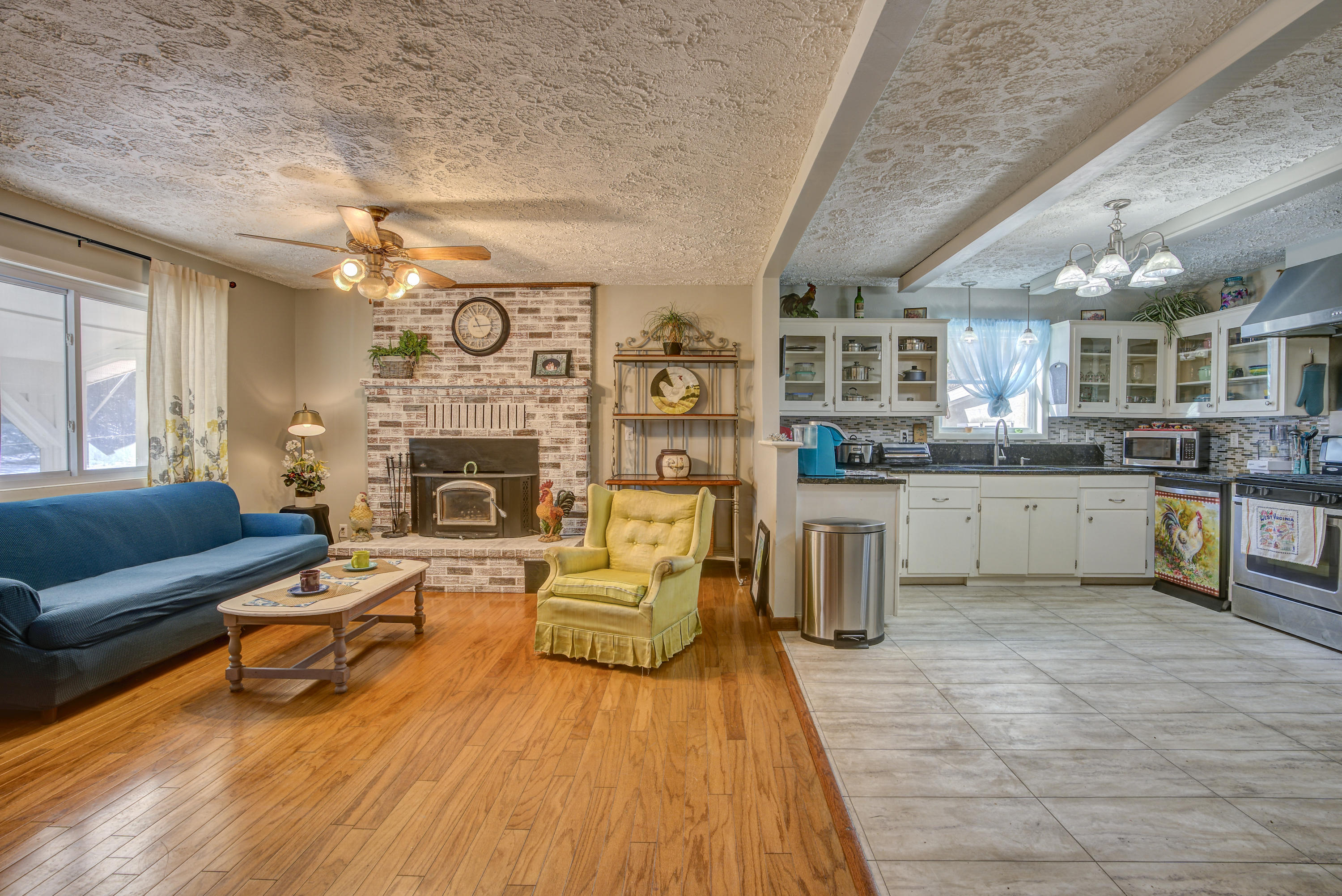 274 Escape Mountain Road Hampton, TN 37658 - Photo 8 of 50 Living room | Kitchen