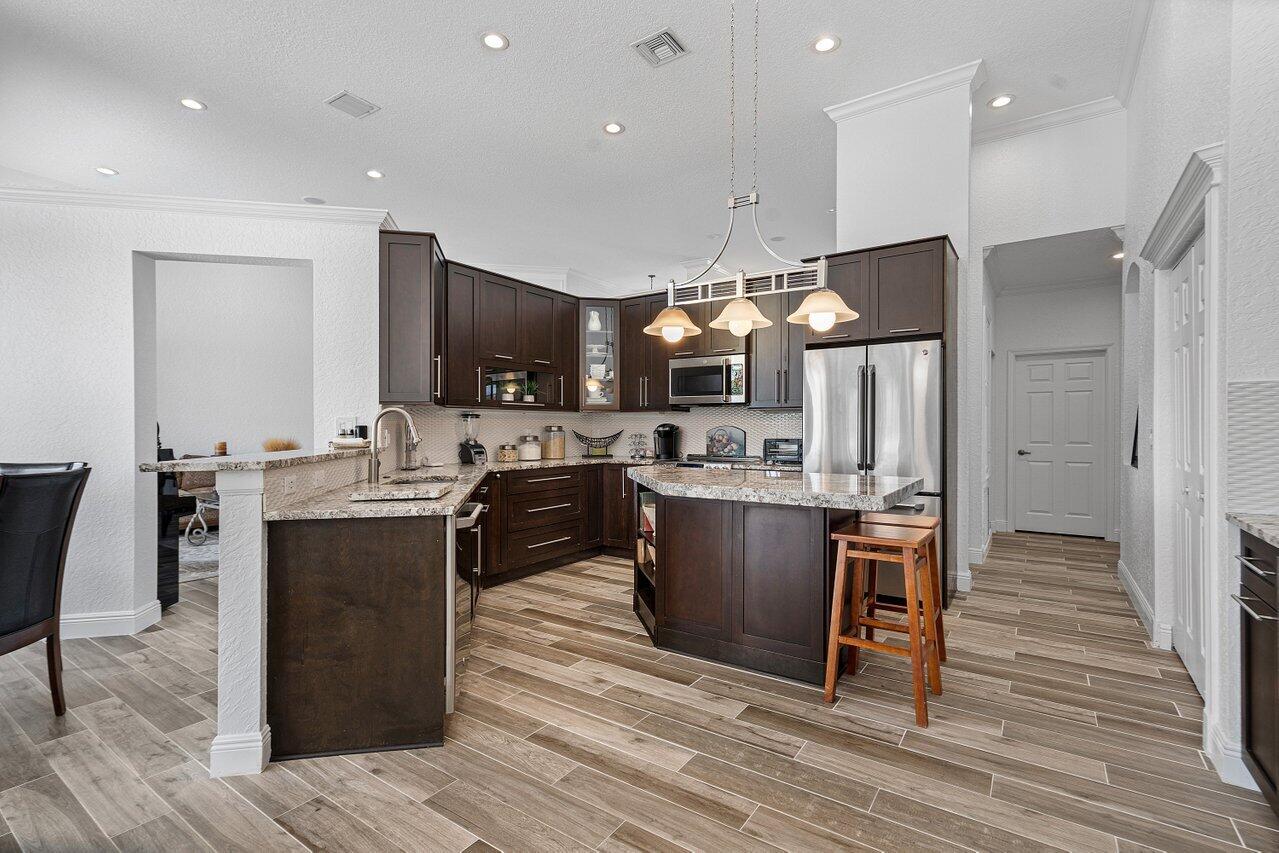 21448 Crestfalls Court Boca Raton, FL 33428 - Photo 8 of 37 009-21448CrestfallsCourt-BocaRaton-FL-33