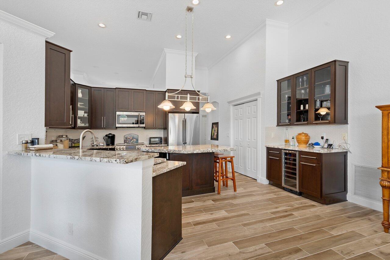 21448 Crestfalls Court Boca Raton, FL 33428 - Photo 10 of 37 011-21448CrestfallsCourt-BocaRaton-FL-33