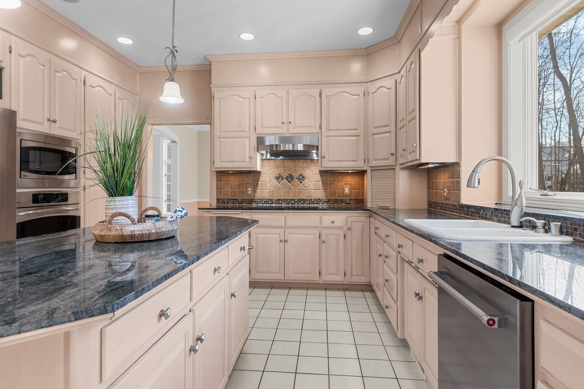 63 Brentwood Lane Appleton, WI 54915 - Photo 19 of 74