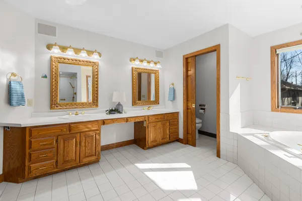 $650,000 | 63 Brentwood Lane, Appleton, WI 54915