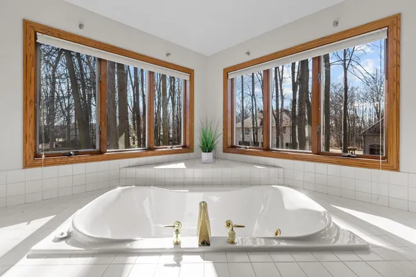 $650,000 | 63 Brentwood Lane, Appleton, WI 54915