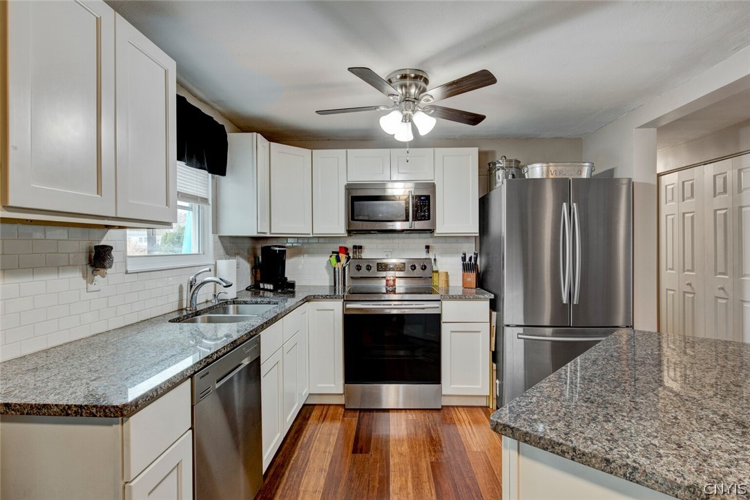 8279 Swallow Path Clay, NY 13090 - Photo 14 of 36