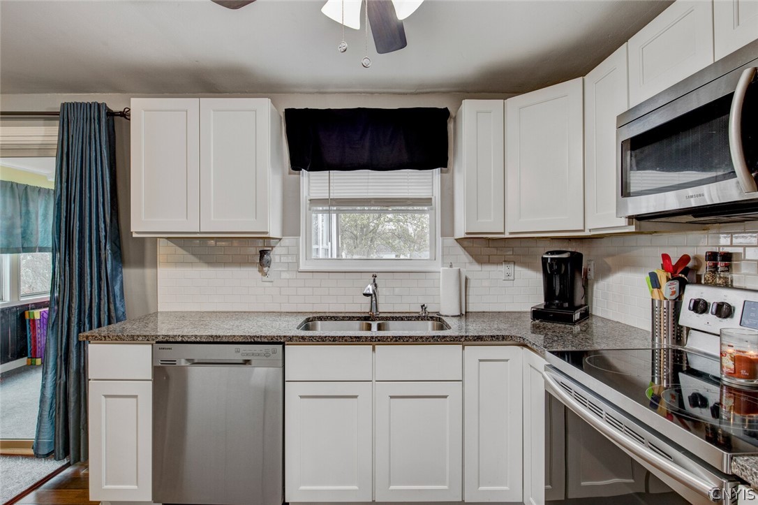 8279 Swallow Path Clay, NY 13090 - Photo 15 of 36