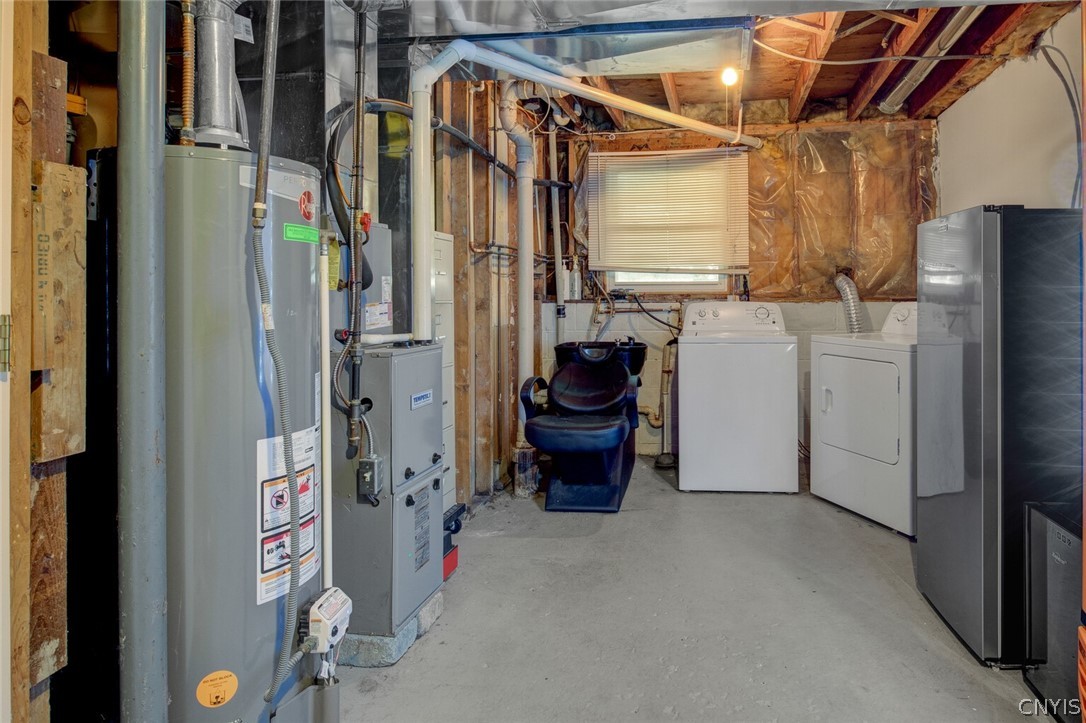 8279 Swallow Path Clay, NY 13090 - Photo 32 of 36