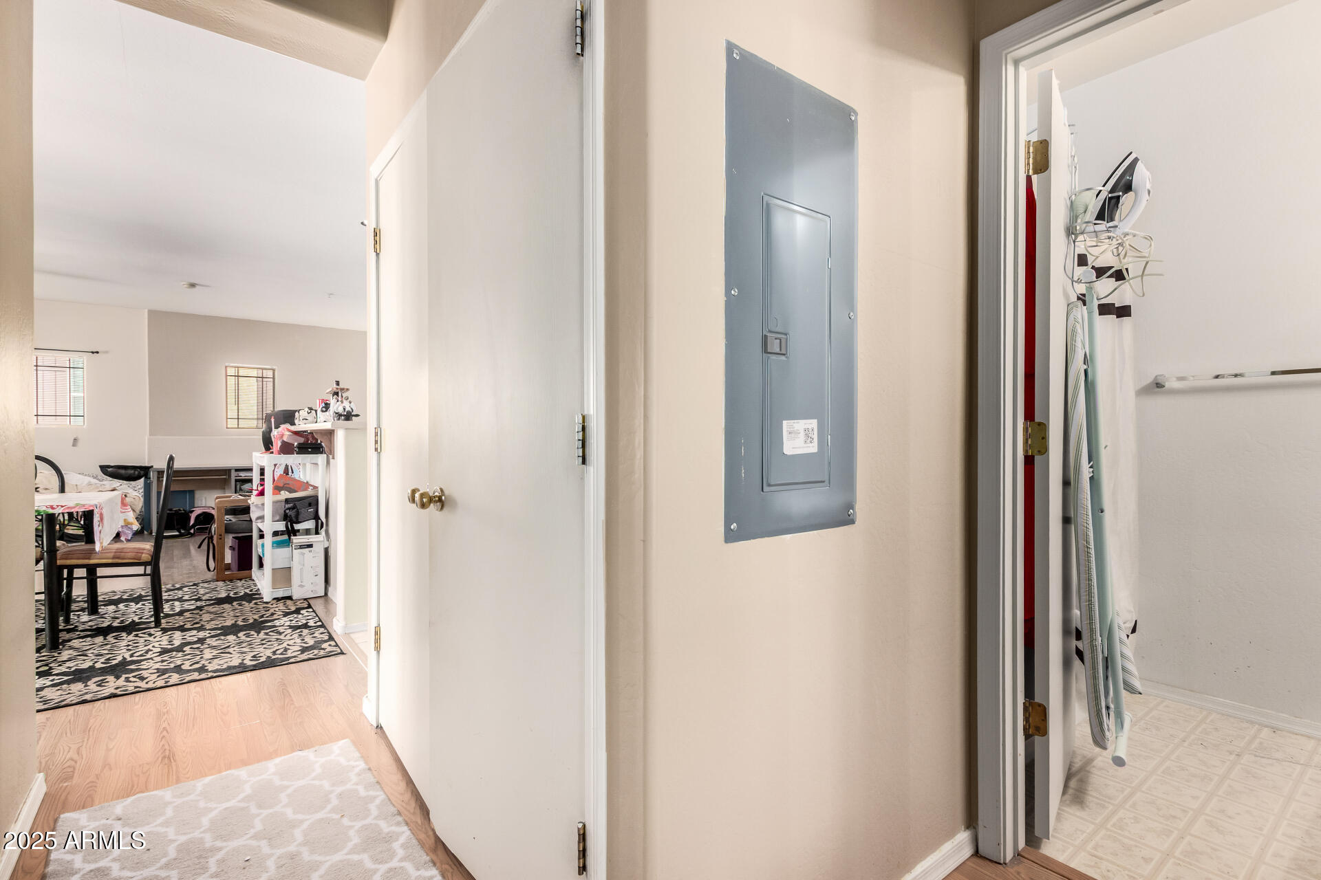 8117 West Groom Creek Road Phoenix, AZ 85043 - Photo 25 of 33 a view of a hallway with dining area view