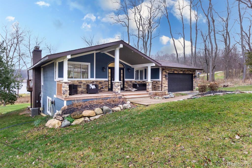 6096 Appleton Lake Road Brighton, MI 48116 - Photo 2 of 59