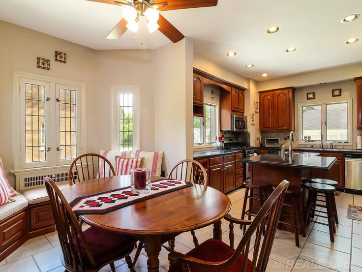1216 Devonshire Road Grosse Pointe Park, MI 48230 - Photo 12 of 61