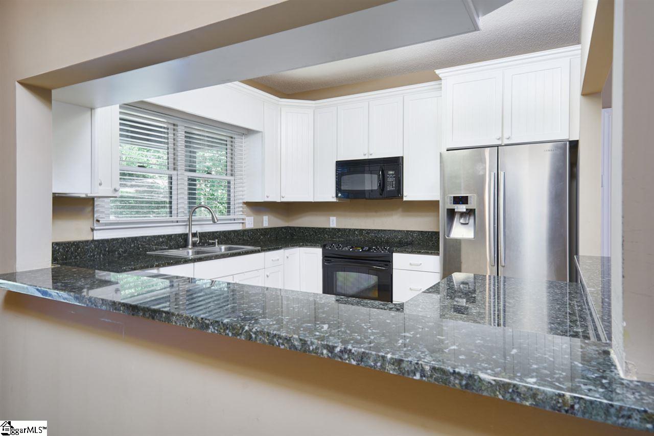113 Raptor Way Landrum, SC 29356 - Photo 3 of 33 Granite counter tops