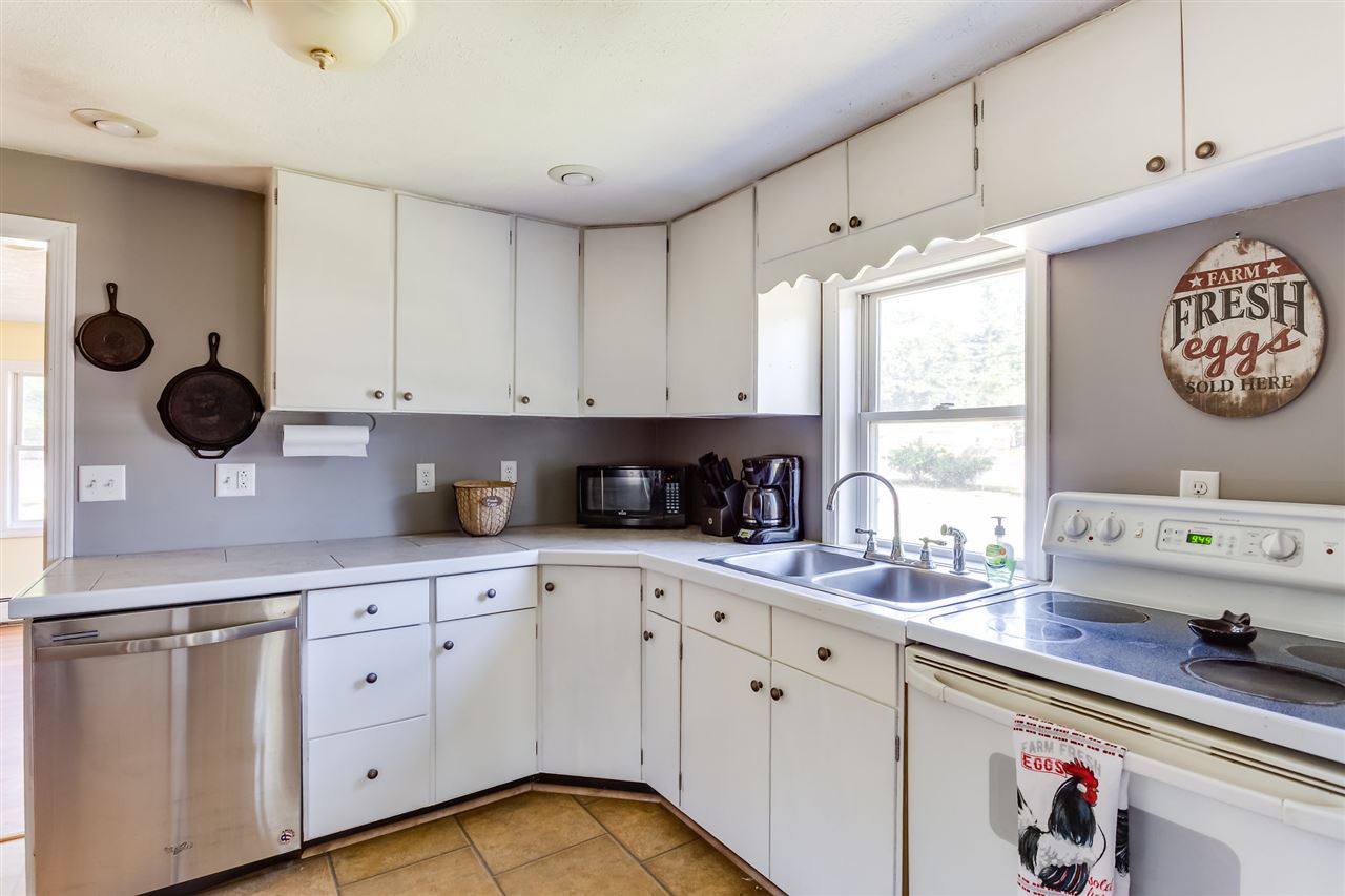 421 Lebanon Road North Berwick, ME 03906 - Photo 3 of 40 Gallery Image 3