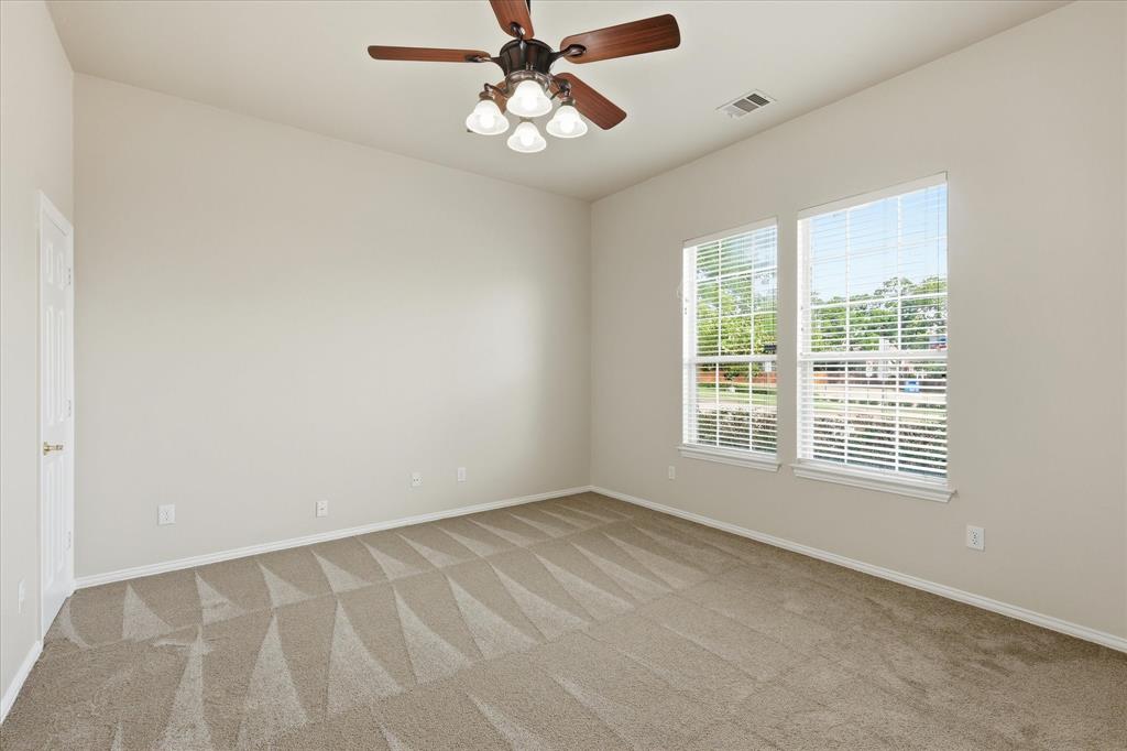 944 Hedgcoxe Road Plano, TX 75025 - Photo 9 of 40