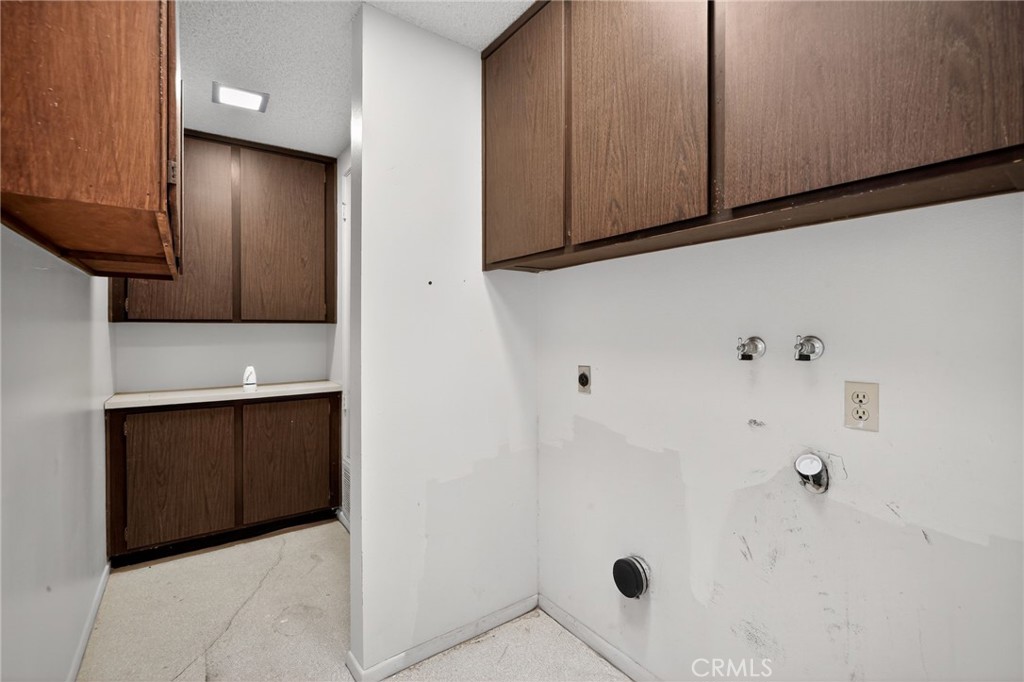 76695 Roadrunner Drive Indian Wells, CA 92210 - Photo 22 of 29 a bathroom with a shower