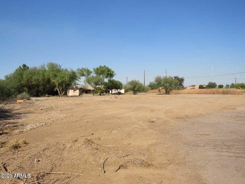 2449 West Dobbins Road, Unit 2 Phoenix, AZ 85041 - Photo 5 of 6 20220611030220653105000000-o