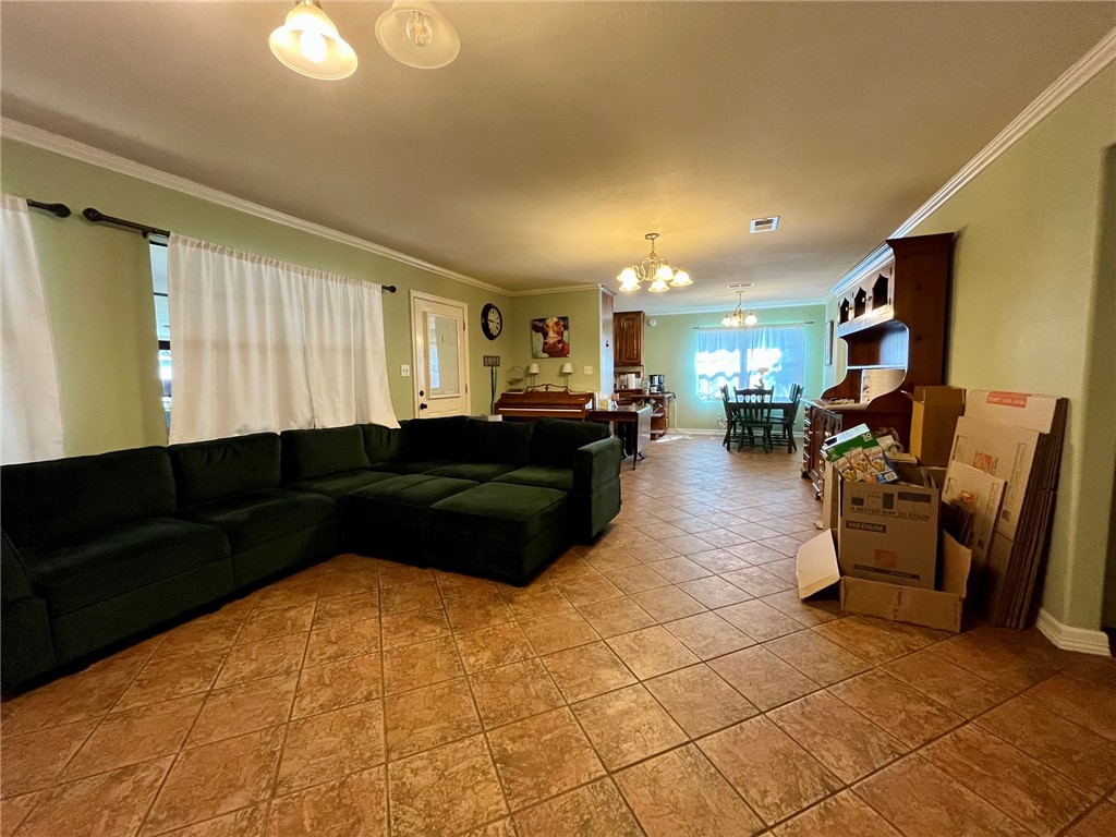 909 Anderson Street Hearne, TX 77859 - Photo 7 of 22