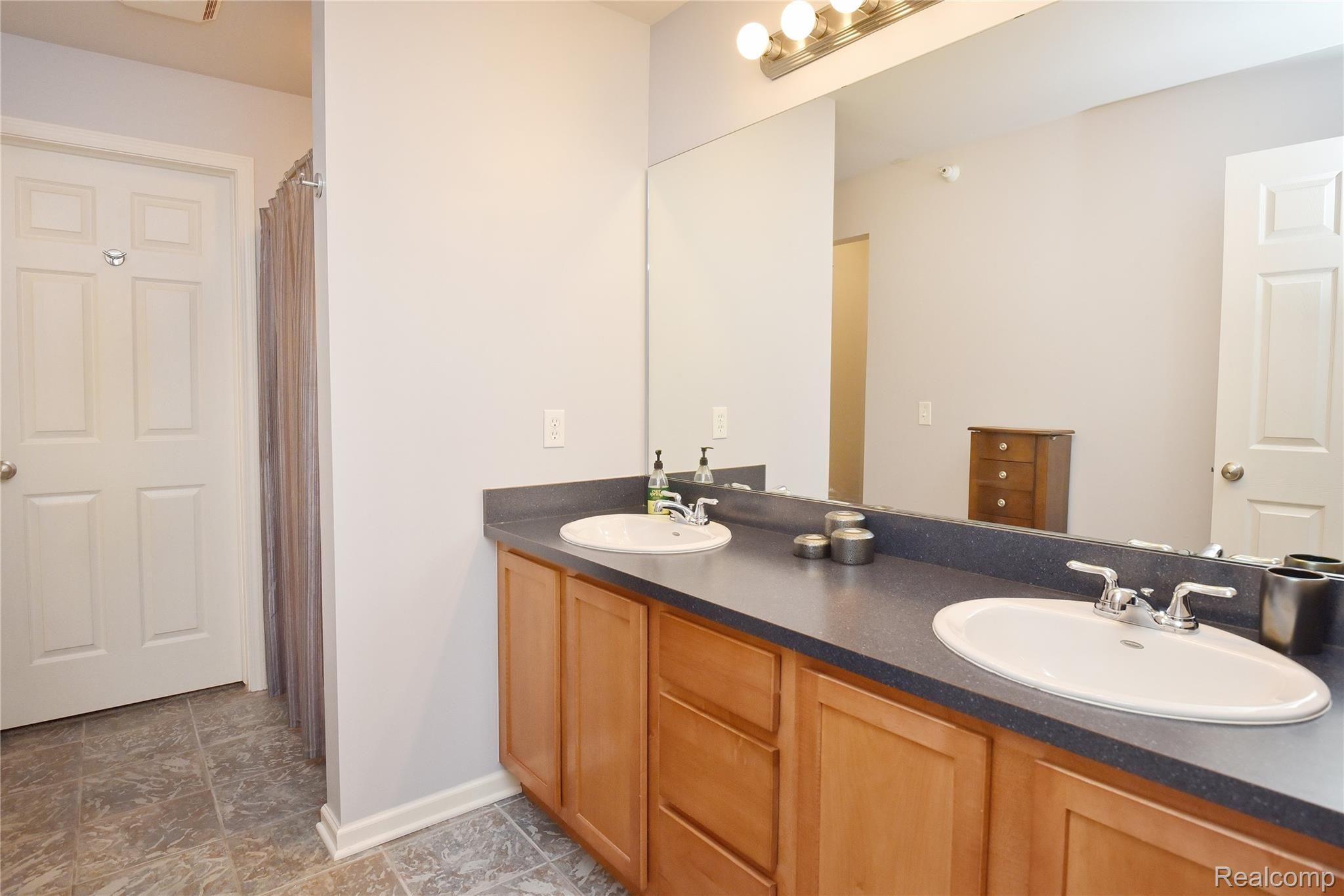3296 Hilton Road, Unit 104 Ferndale, MI 48220 - Photo 13 of 19 LARGE MASTER BATH