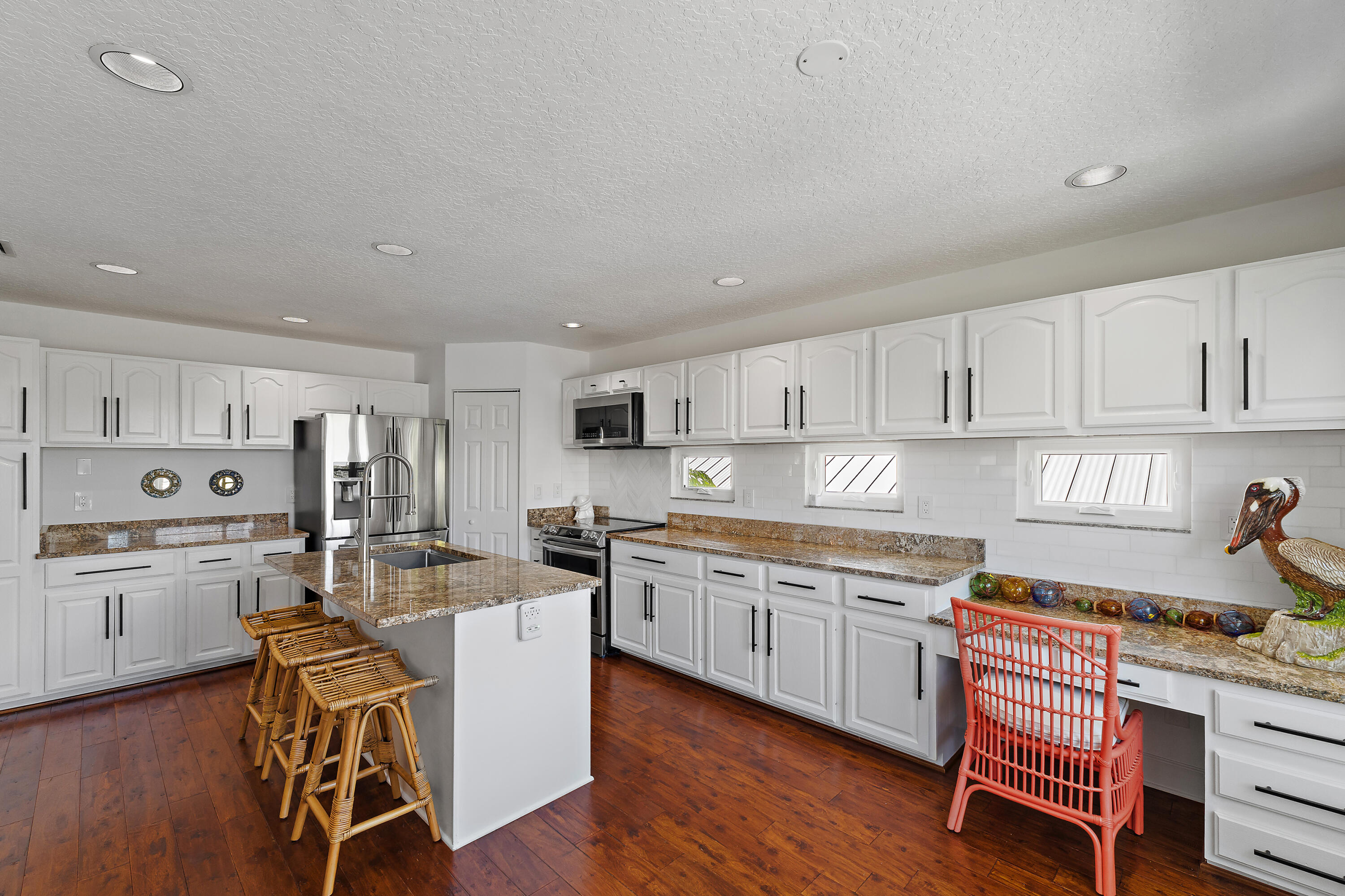 3463 Canal Court Jupiter, FL 33469 - Photo 20 of 62 Kitchen