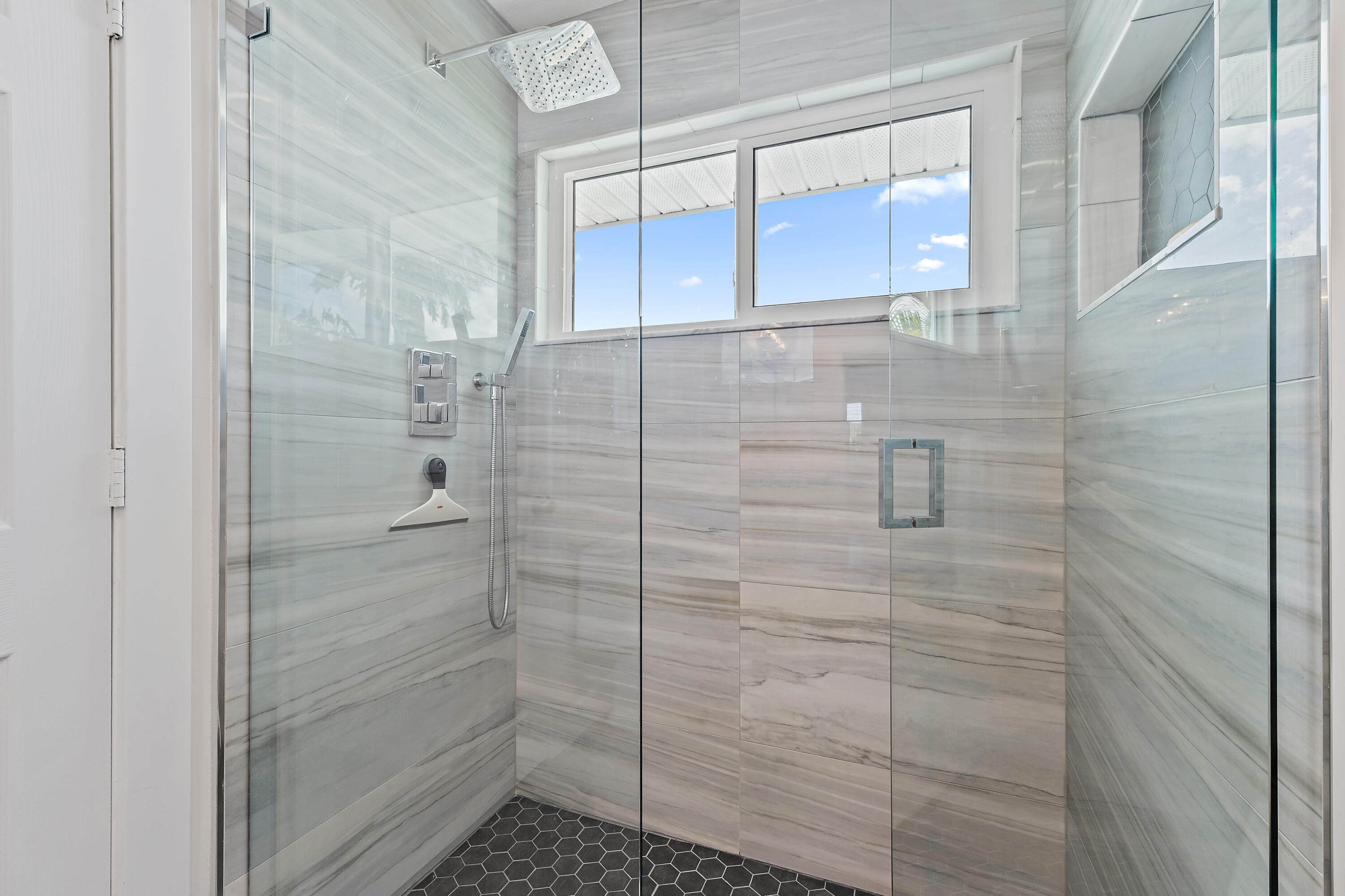 3463 Canal Court Jupiter, FL 33469 - Photo 23 of 62 2nd Bath 2nd Floor