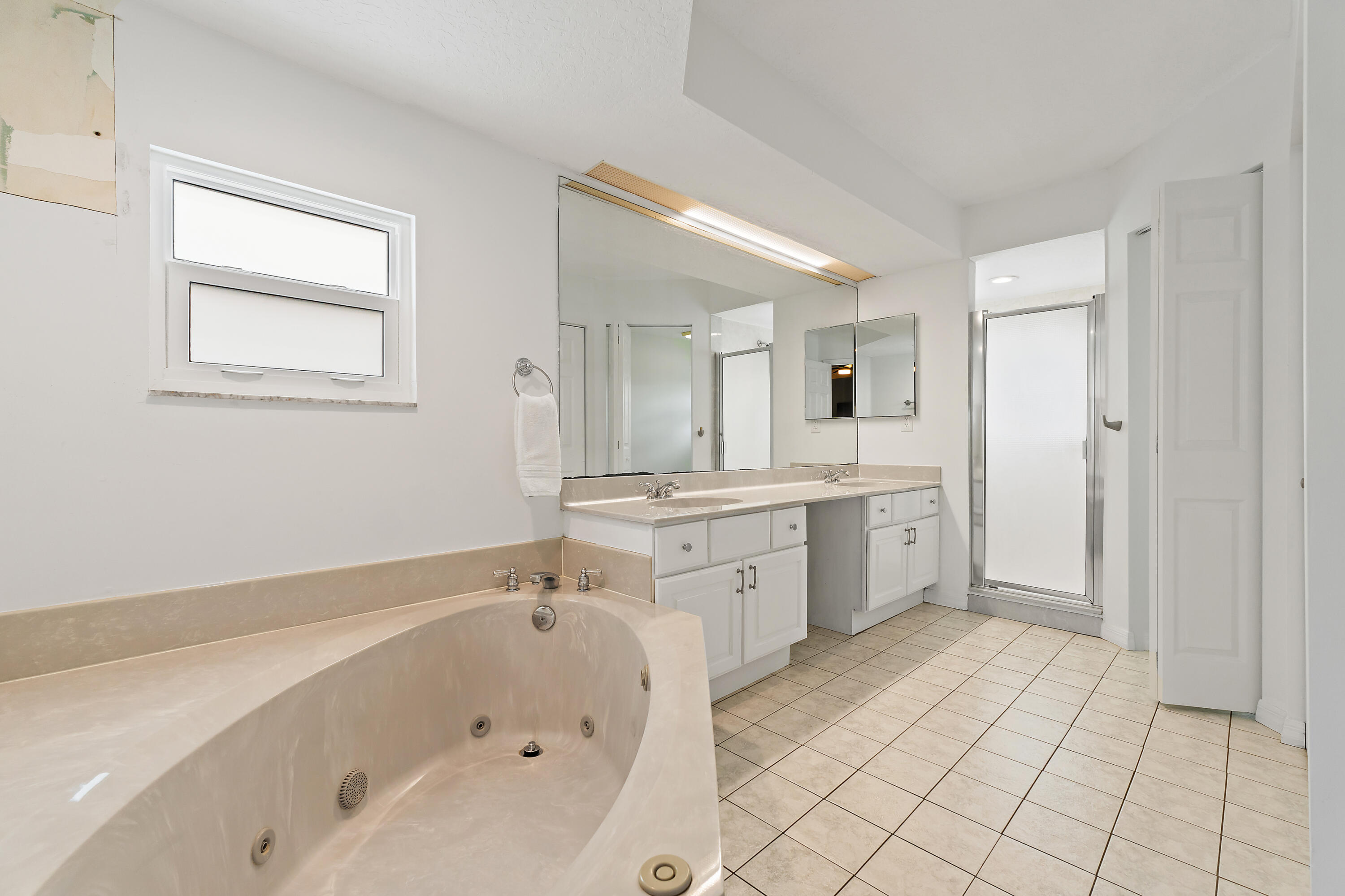 3463 Canal Court Jupiter, FL 33469 - Photo 33 of 62 Primary Bath