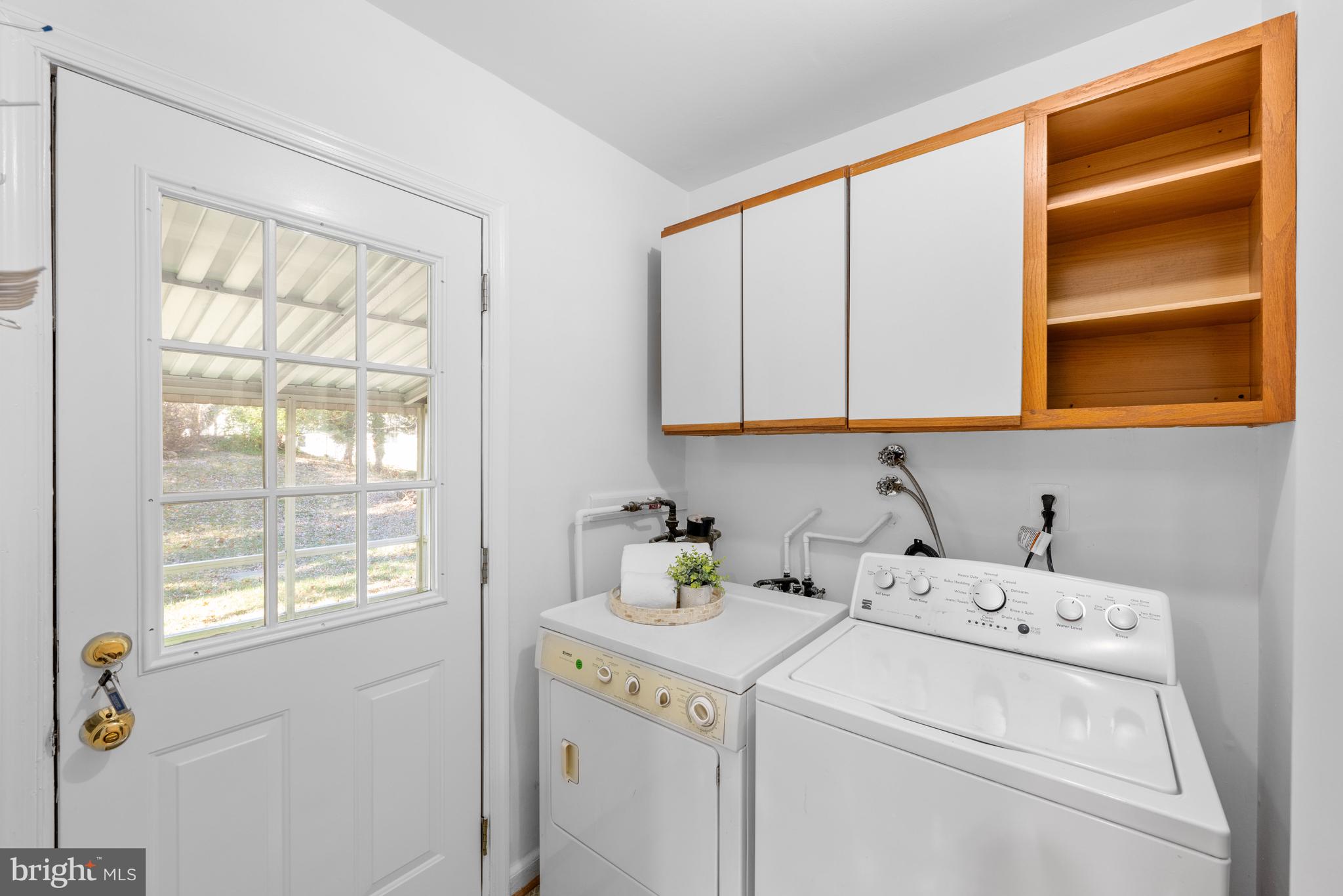 3302 Rutgers Street Hyattsville, MD 20783 - Photo 13 of 18 Laundry room w/ screen-in porch and patio access