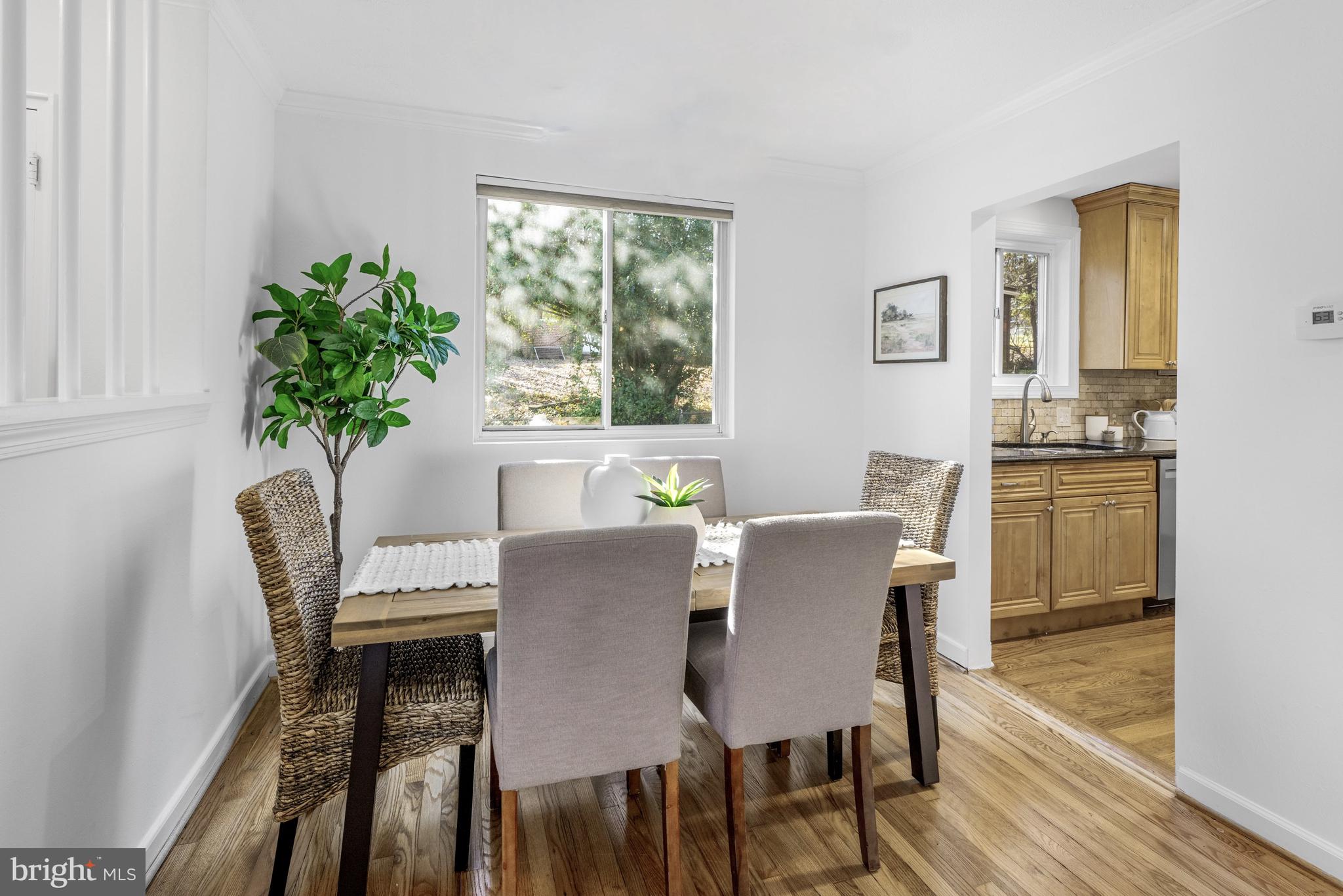 Dining room with access to the kitchen