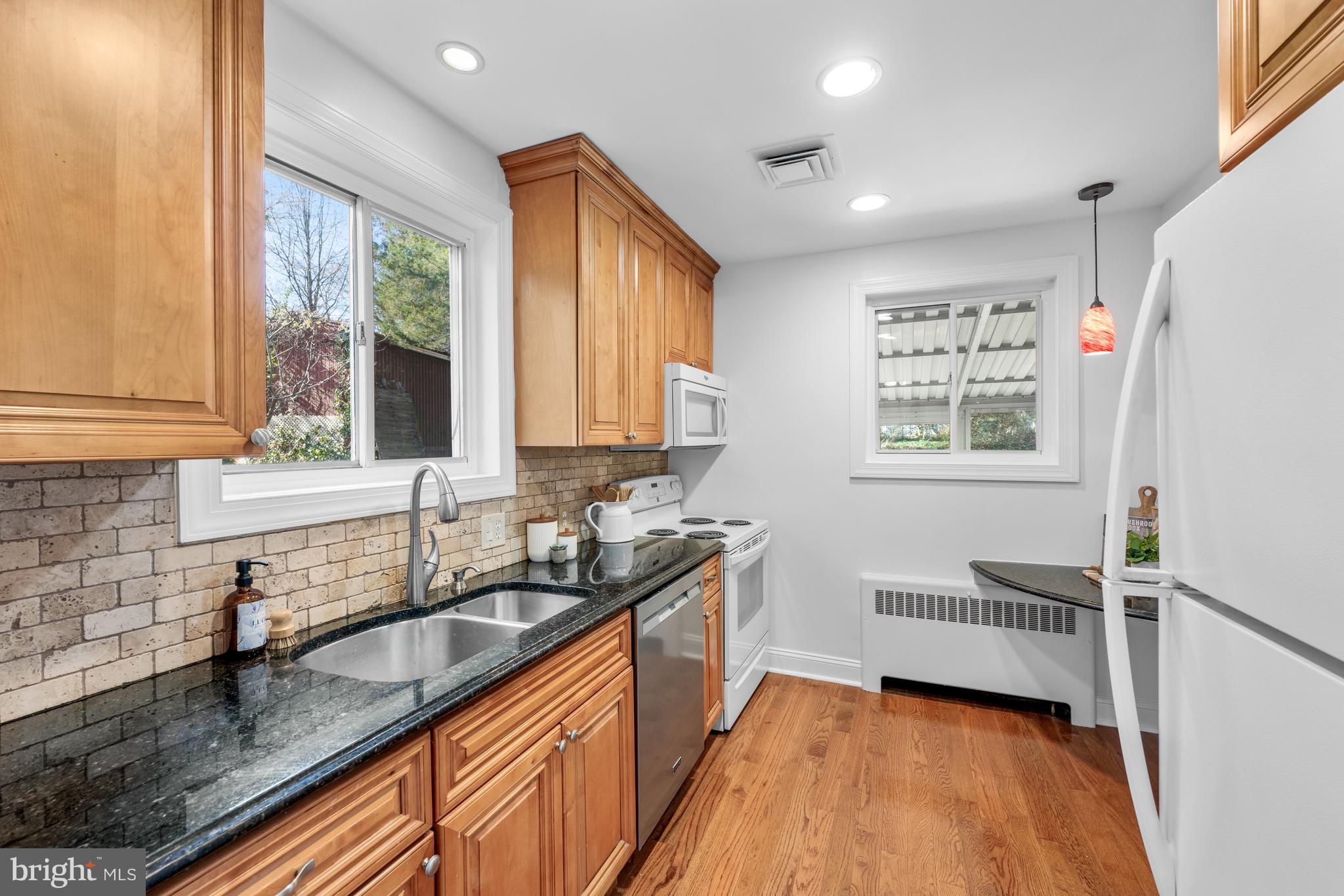 3302 Rutgers Street Hyattsville, MD 20783 - Photo 8 of 18 Granite countertops