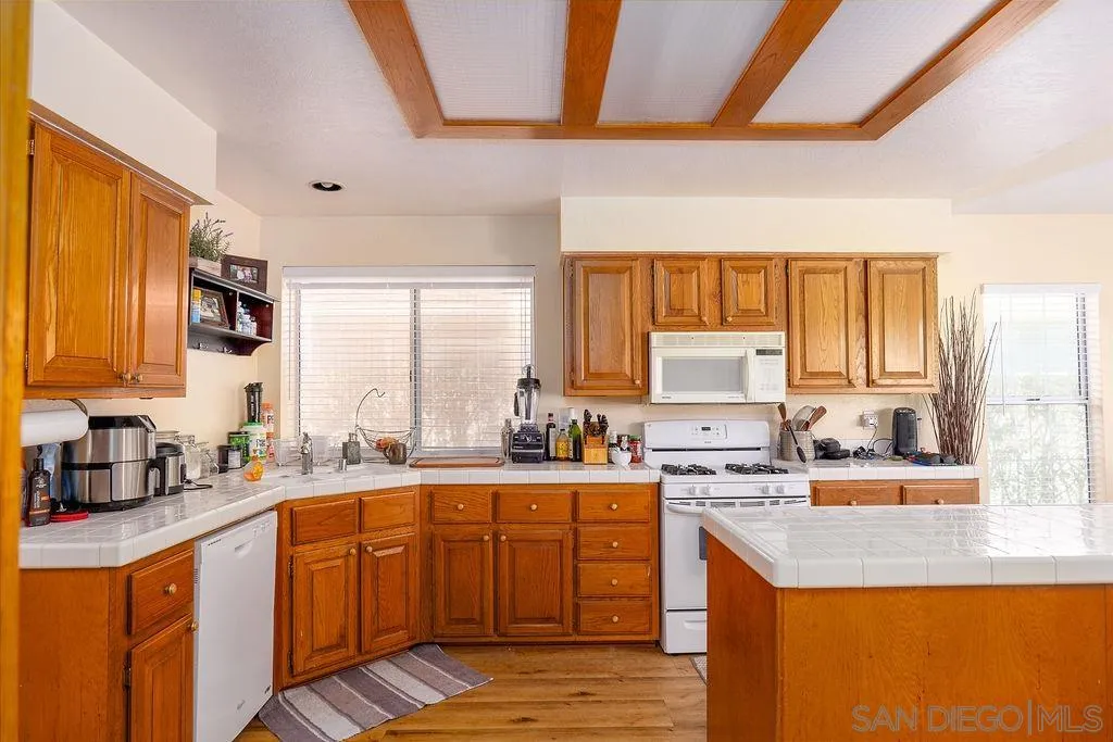 1126 Cottontail Road Vista, CA 92081 - Photo 3 of 18 Gallery Image 3