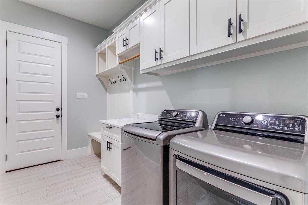 1757 Country Club Road Bowie, TX 76230 - Photo 30 of 40 a utility room with dryer and washer