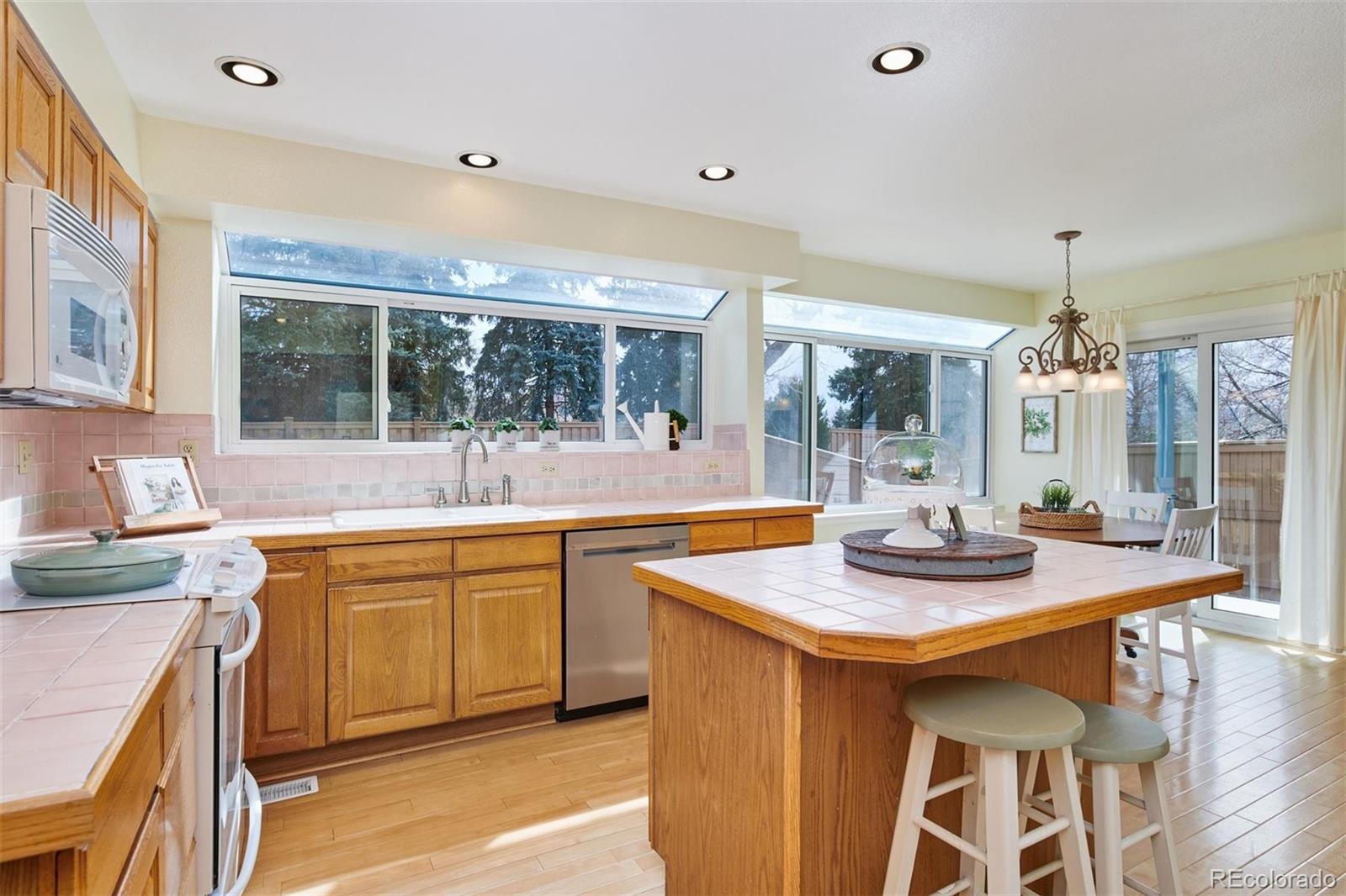 9997 Spring Hill Lane Highlands Ranch, CO 80129 - Photo 15 of 31 Gallery Image 15