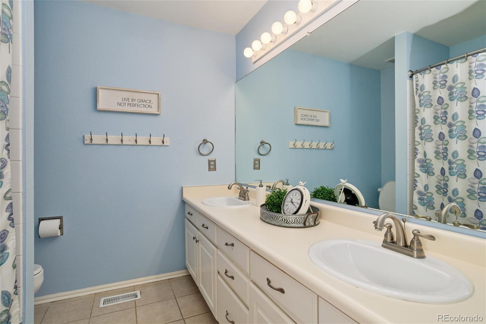 9997 Spring Hill Lane Highlands Ranch, CO 80129 - Photo 24 of 31 Gallery Image 24