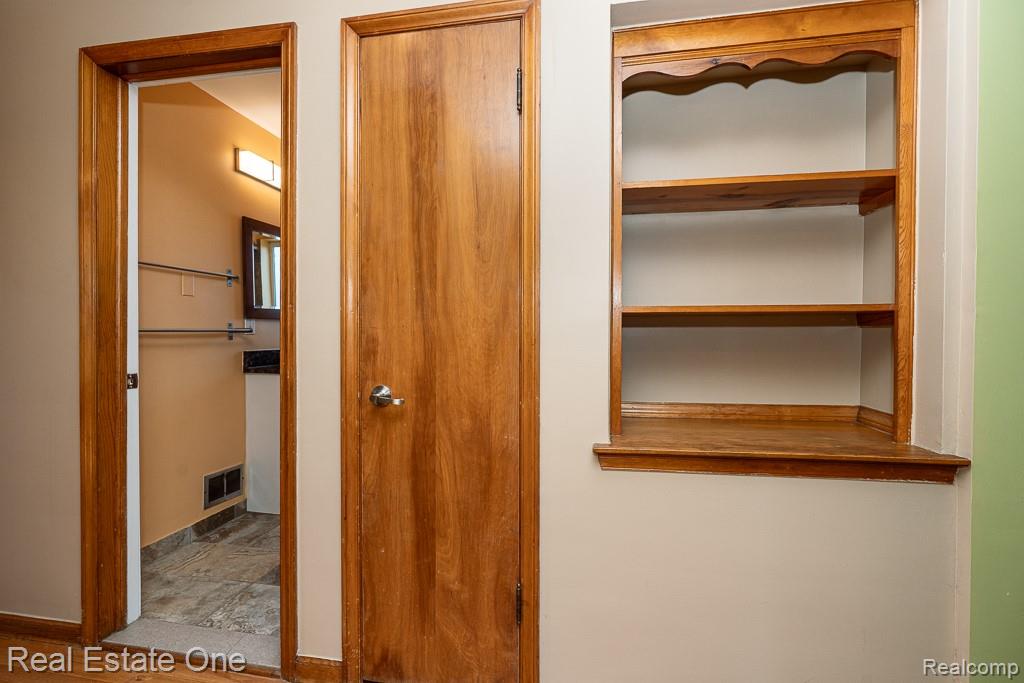 8272 Racine Road Warren, MI 48093 - Photo 11 of 46