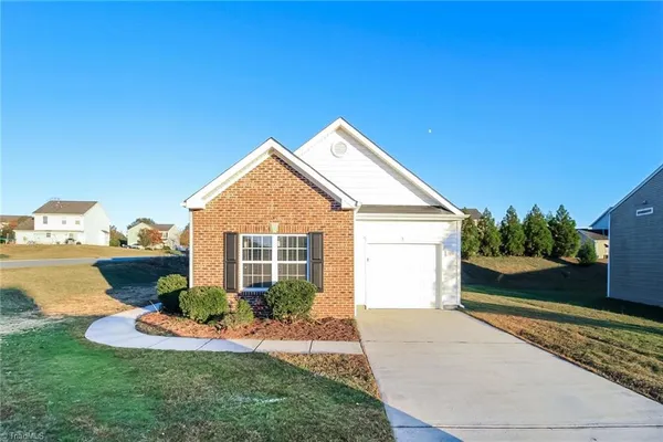 $1,565 | 2104 Lauren Woods Drive, Winston-Salem, NC 27127