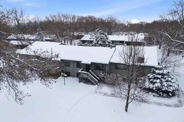 $315,000 | 1396 Arden View Drive, Arden Hills, MN 55112