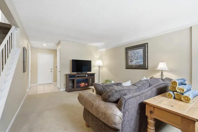 $315,000 | 1396 Arden View Drive, Arden Hills, MN 55112