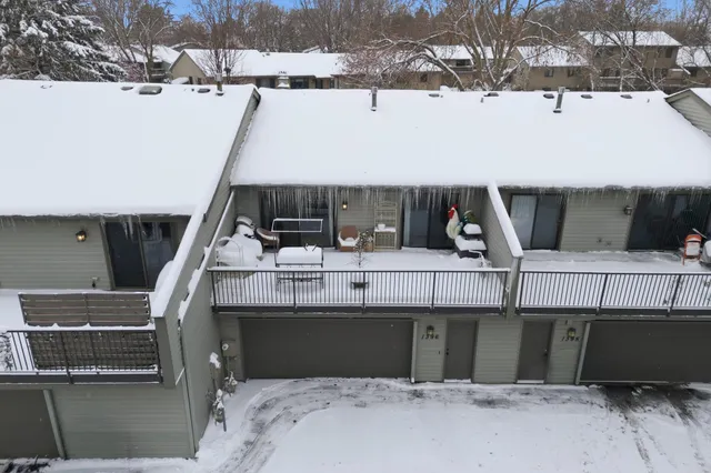 $315,000 | 1396 Arden View Drive, Arden Hills, MN 55112