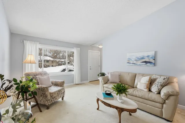 $315,000 | 1396 Arden View Drive, Arden Hills, MN 55112