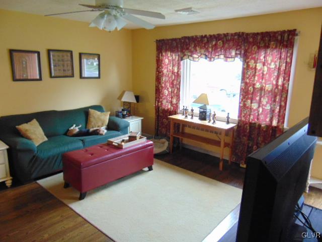 3055 Avon Road Bethlehem, PA 18017 - Photo 2 of 31 Gallery Image 2