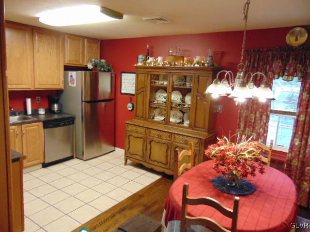 3055 Avon Road Bethlehem, PA 18017 - Photo 3 of 31 Gallery Image 3