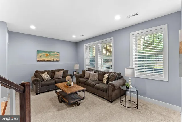 a picture of a bench in a cabinet